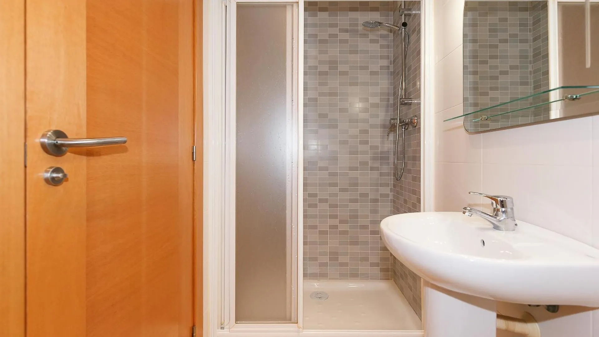 Uhc Els Pins Apartments Salou