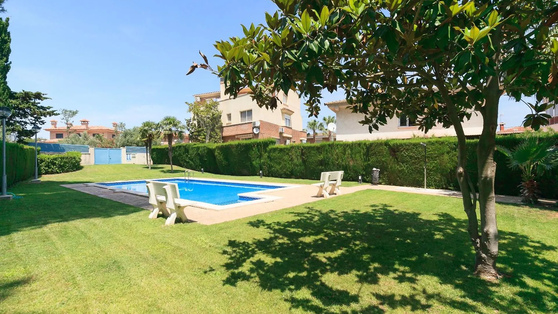 Uhc Els Pins Apartments Salou