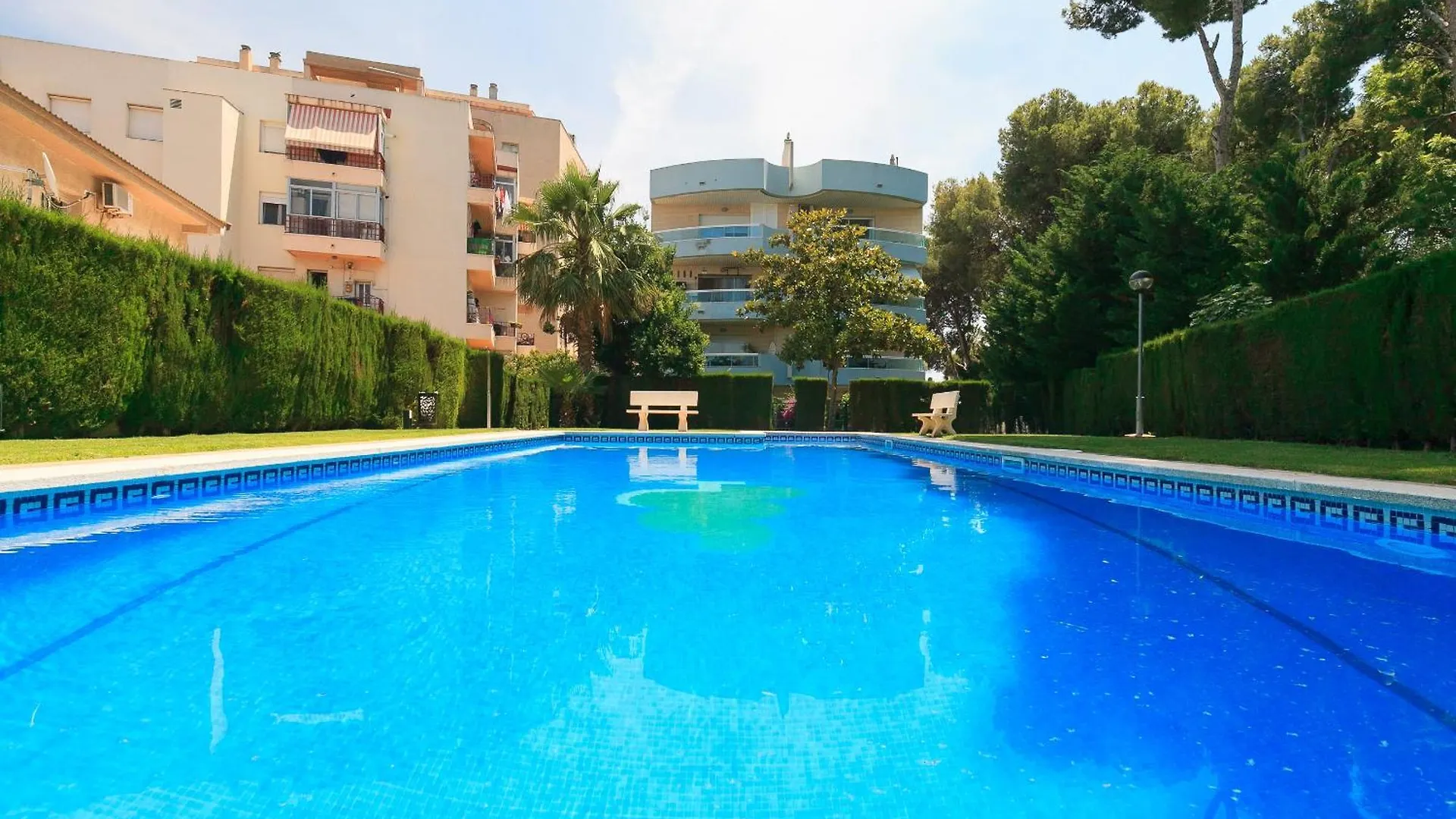 Uhc Els Pins Apartments Salou 0*,
