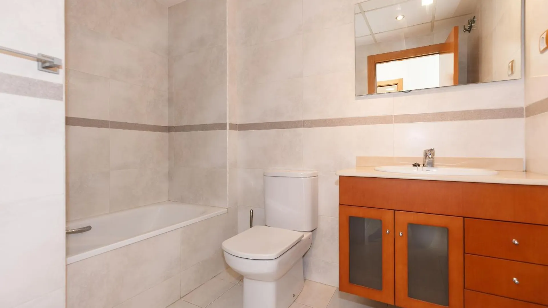 Uhc Els Pins Apartments Salou Spain