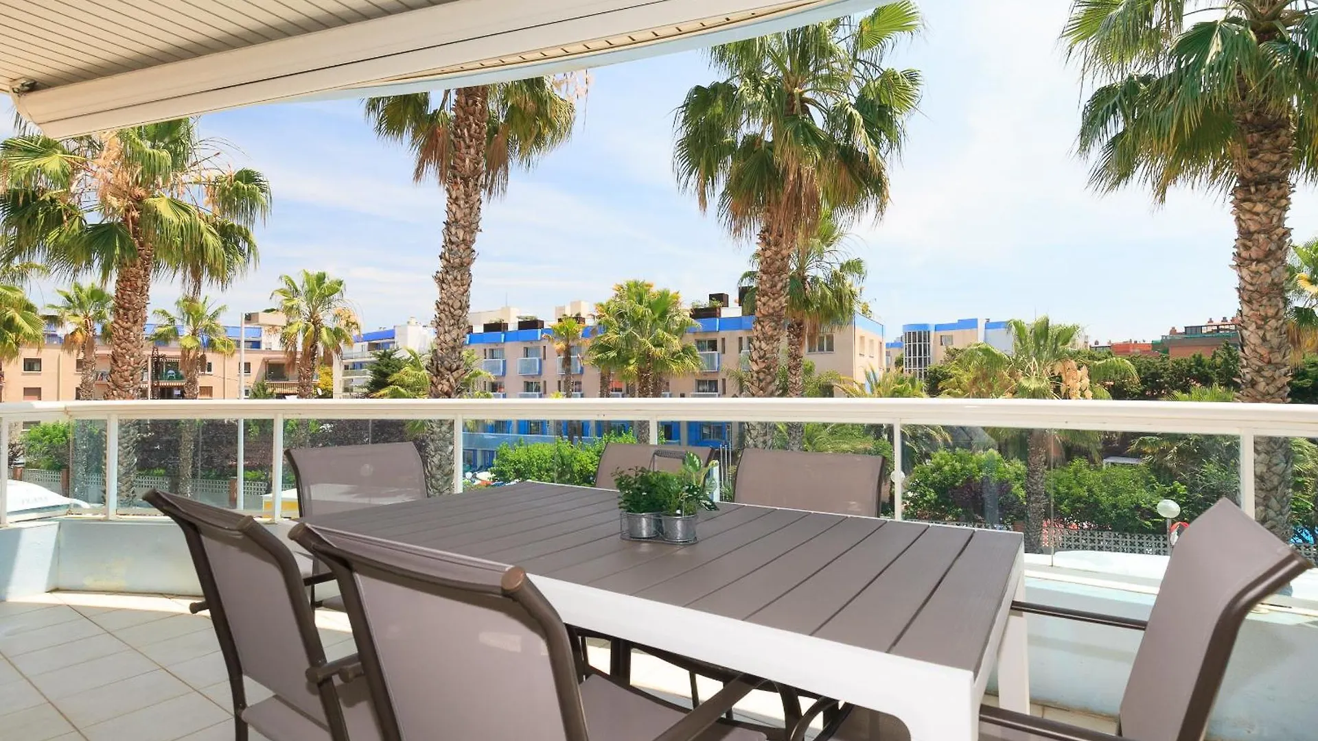 Uhc Els Pins Apartments Salou