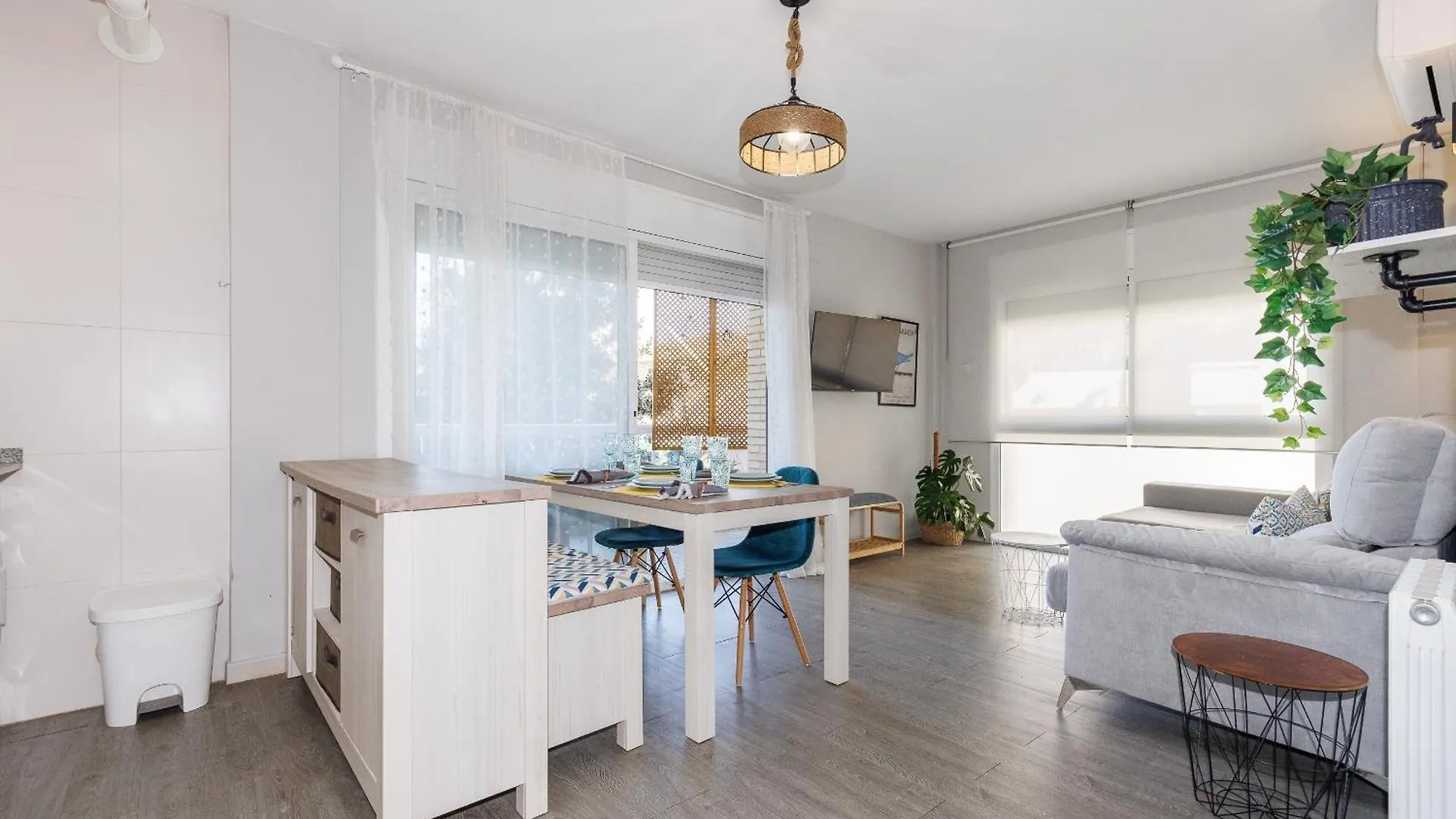 Uhc Els Pins Apartments Salou